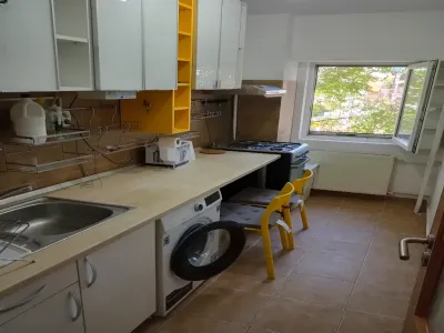închiriere garsonieră Sector 3 București bucătărie mică utilată